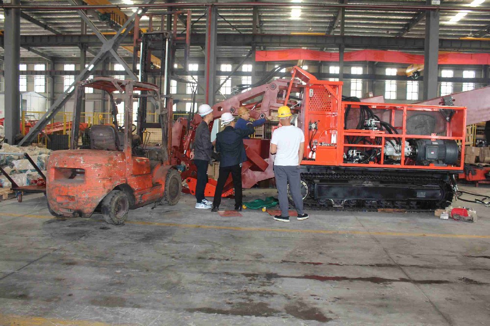 扒渣機與其他裝載設(shè)備的協(xié)同作業(yè)模式
