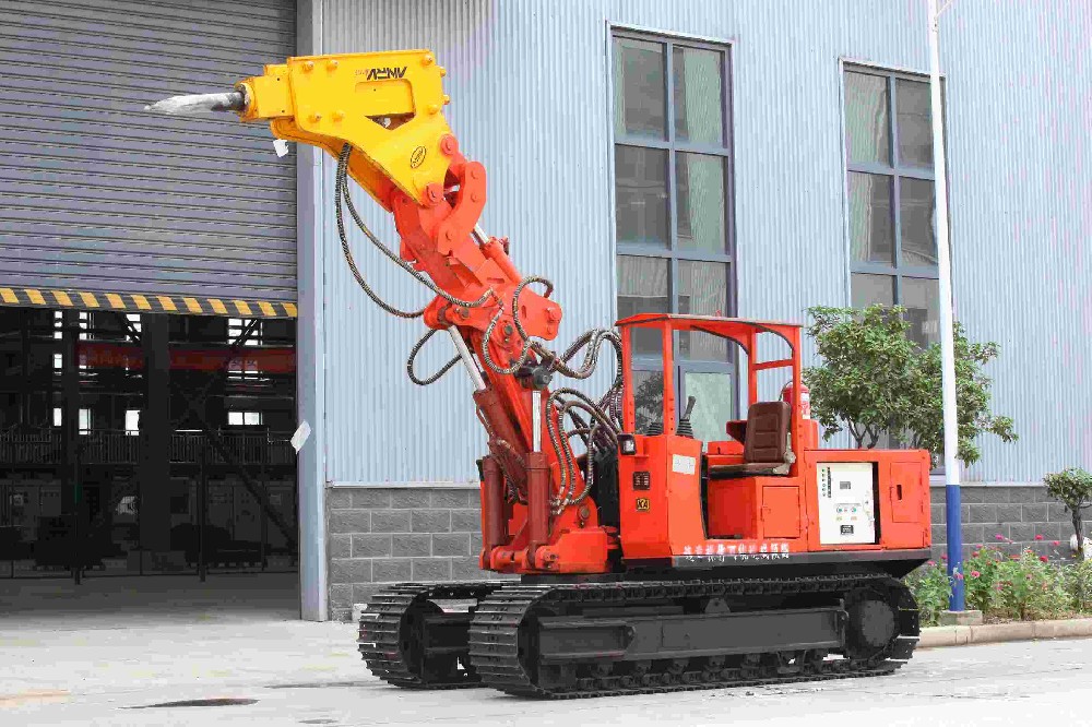 小型扒渣機成新寵：適用于狹窄礦洞作業
