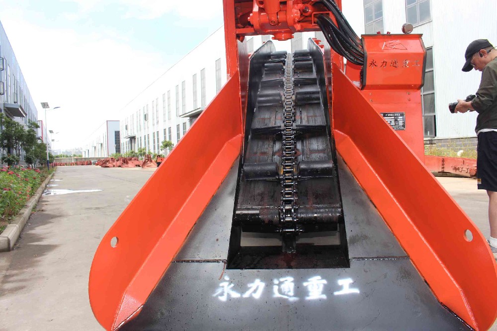 昌都挖掘式扒渣機(jī)的傳動(dòng)系統(tǒng)技術(shù)解析
