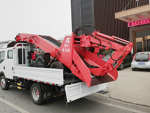 河南靈寶市胡總訂購的一臺80折尾型輪式扒渣機